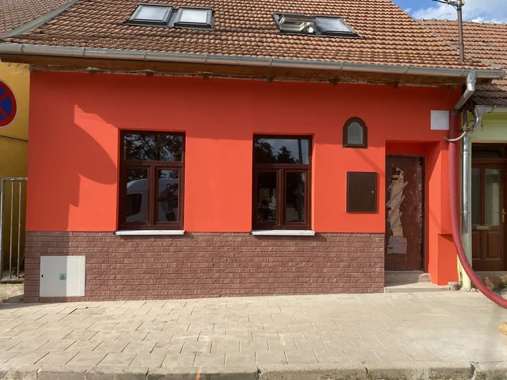 Fasády a zateplení dvou rodinných domů, Němčice: hotový stav